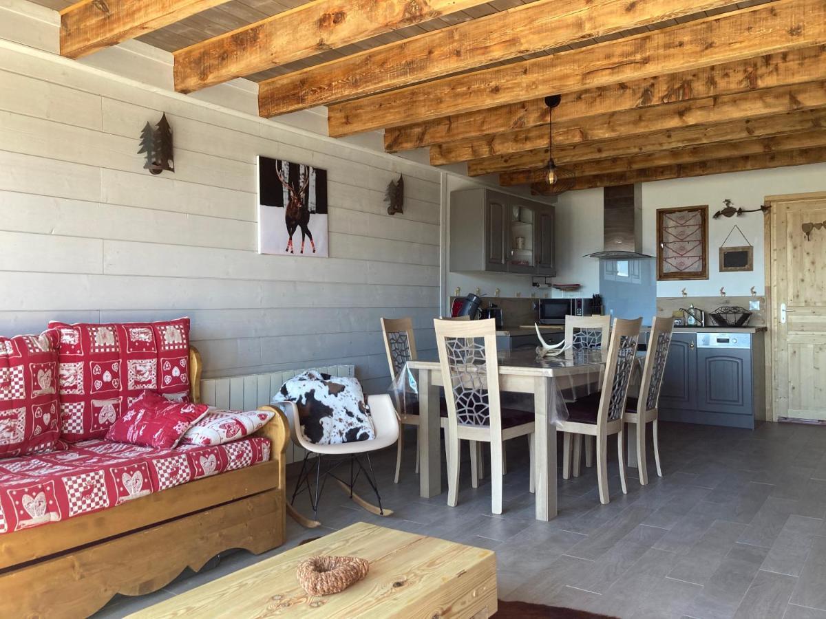 Chalet Cosy Renove Avec Vue Sur Le Lac Лез Англ Екстериор снимка